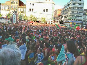 The crowd in Oporto Square