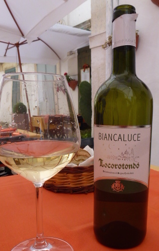 Biancaluce - A Surprising White Wine from Puglia - WineLoversPage